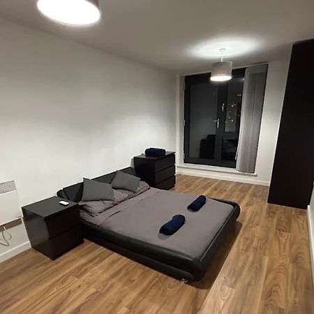 2 Bed Apartment Close To Station With Parking لندن المظهر الخارجي الصورة