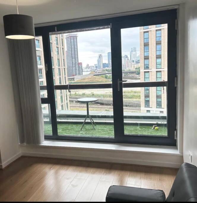 2 Bed Apartment Close To Station With Parking لندن المظهر الخارجي الصورة