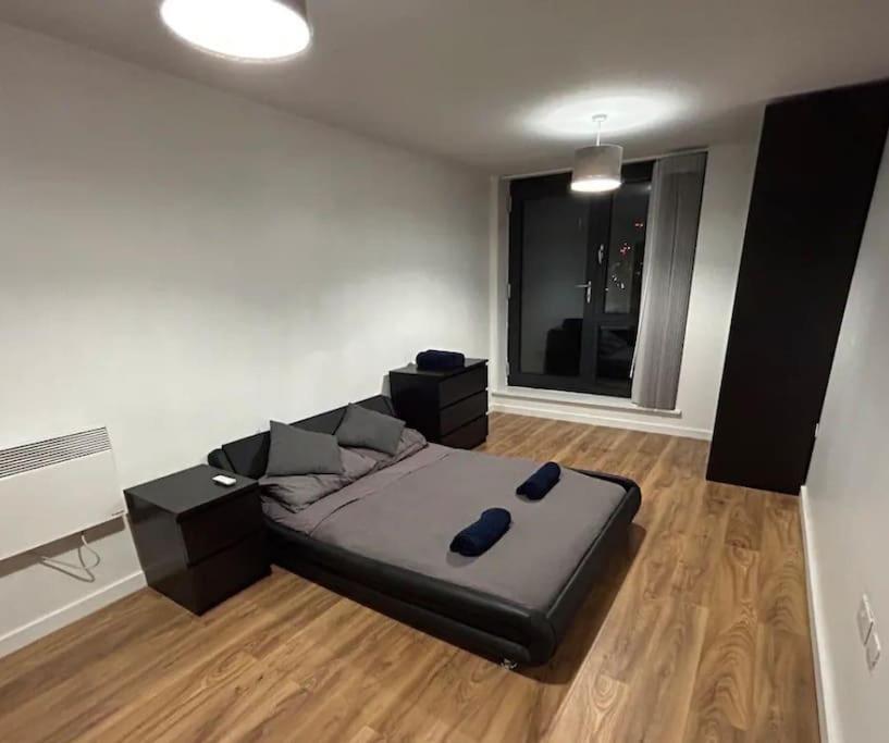 2 Bed Apartment Close To Station With Parking لندن المظهر الخارجي الصورة