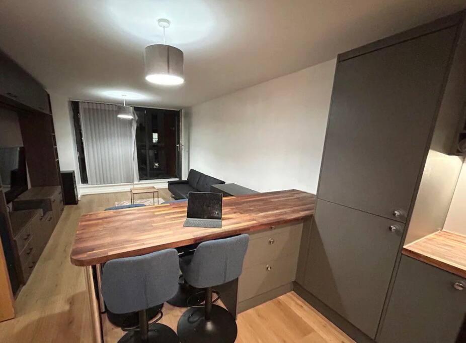 2 Bed Apartment Close To Station With Parking لندن المظهر الخارجي الصورة