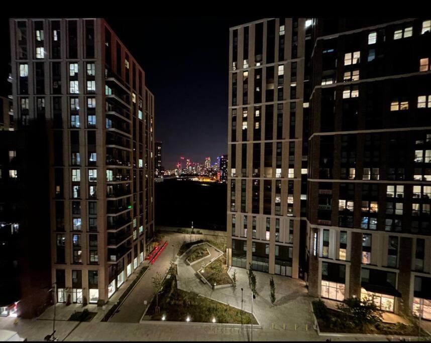 2 Bed Apartment Close To Station With Parking لندن المظهر الخارجي الصورة